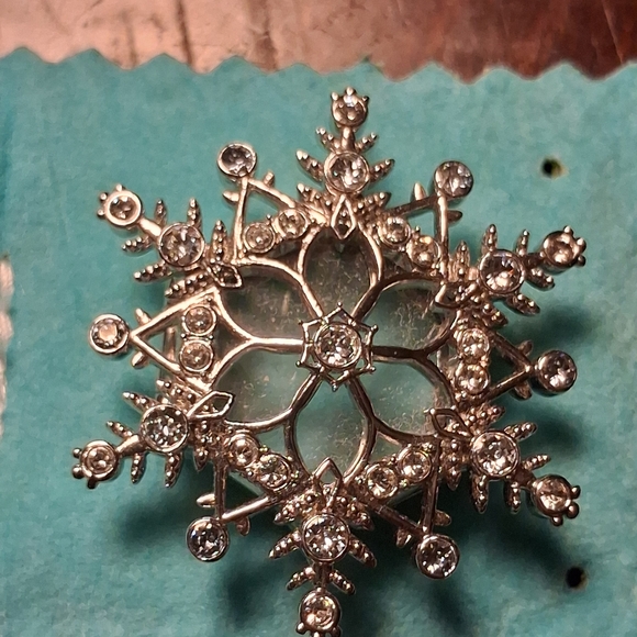 Origami Owl Silver Crystal Snowflake Necklace-Hinged - Picture 1 of 1
